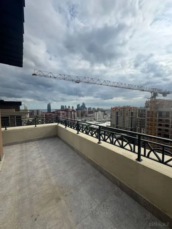 Satılır 3 otaqlı mənzil 146 m²
