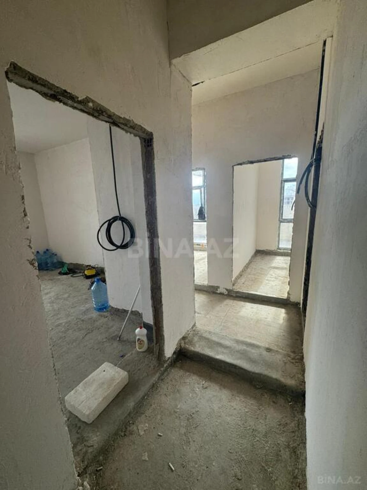 Satılır 3 otaqlı mənzil 146 m²
