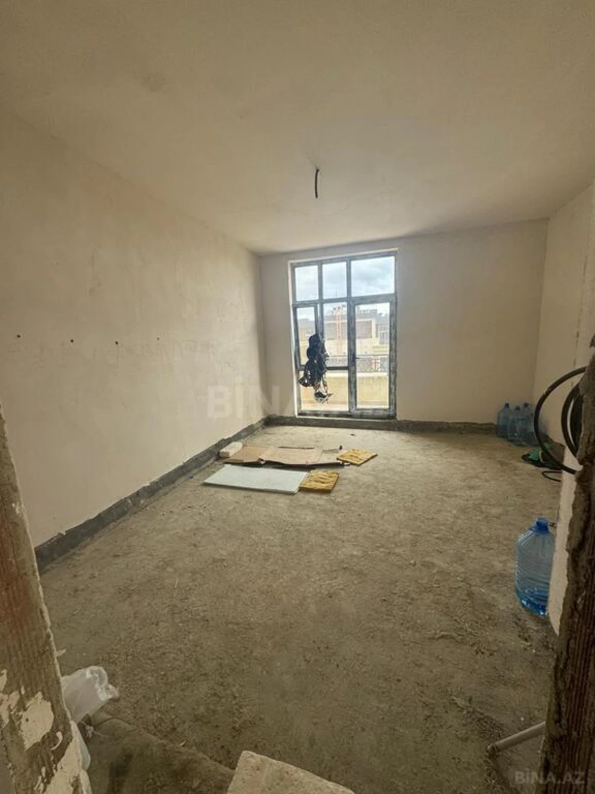 Satılır 3 otaqlı mənzil 146 m²