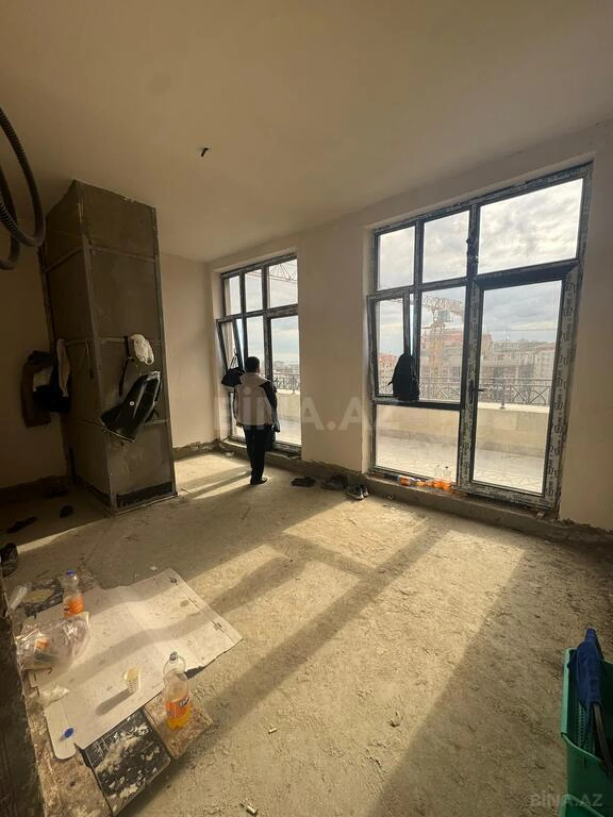 Satılır 3 otaqlı mənzil 146 m²