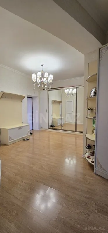 Satılır 2 otaqlı mənzil 88 m²