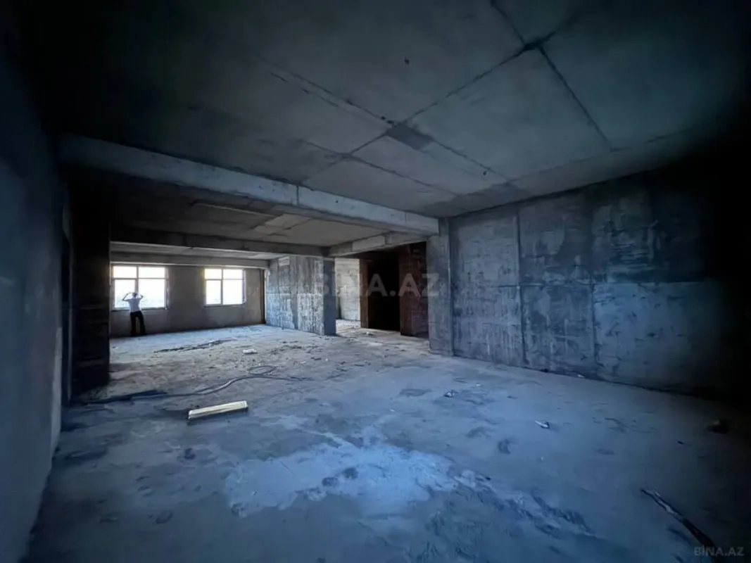 Satılır 4 otaqlı mənzil 185 m²