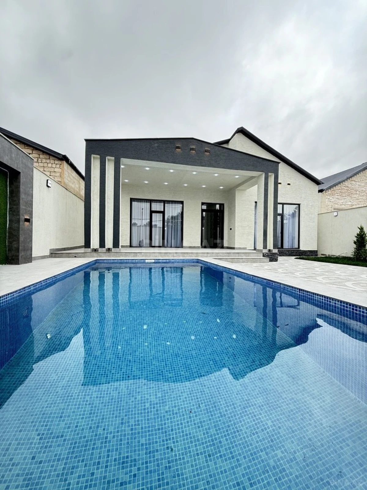 Satılır 4 otaqlı həyət evi 155 m²