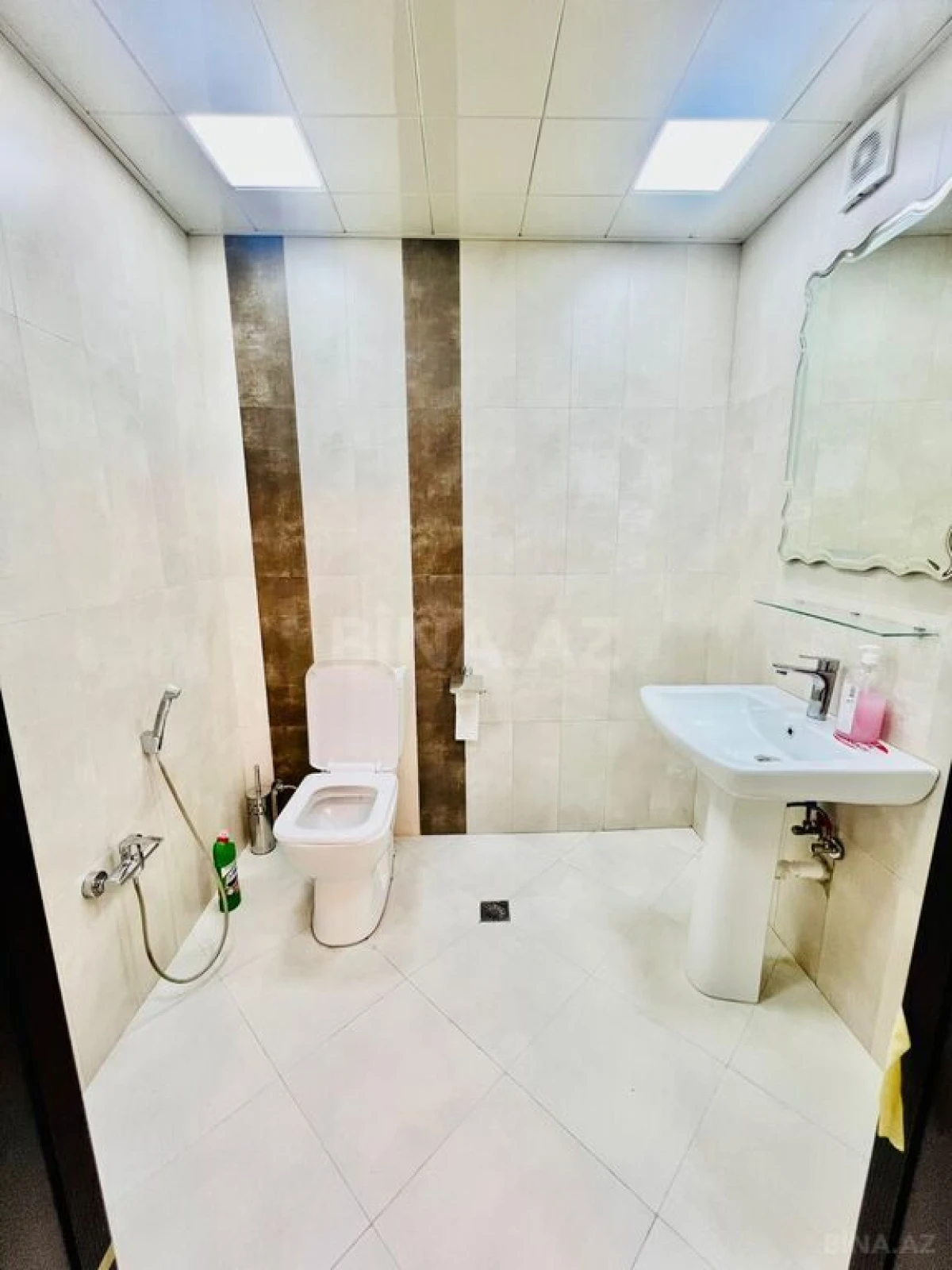 Satılır 3 otaqlı mənzil 147 m²