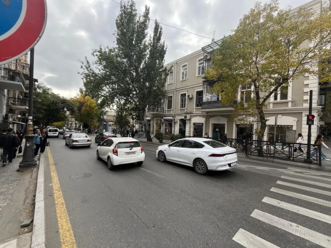 Satılır obyekt 65 m²