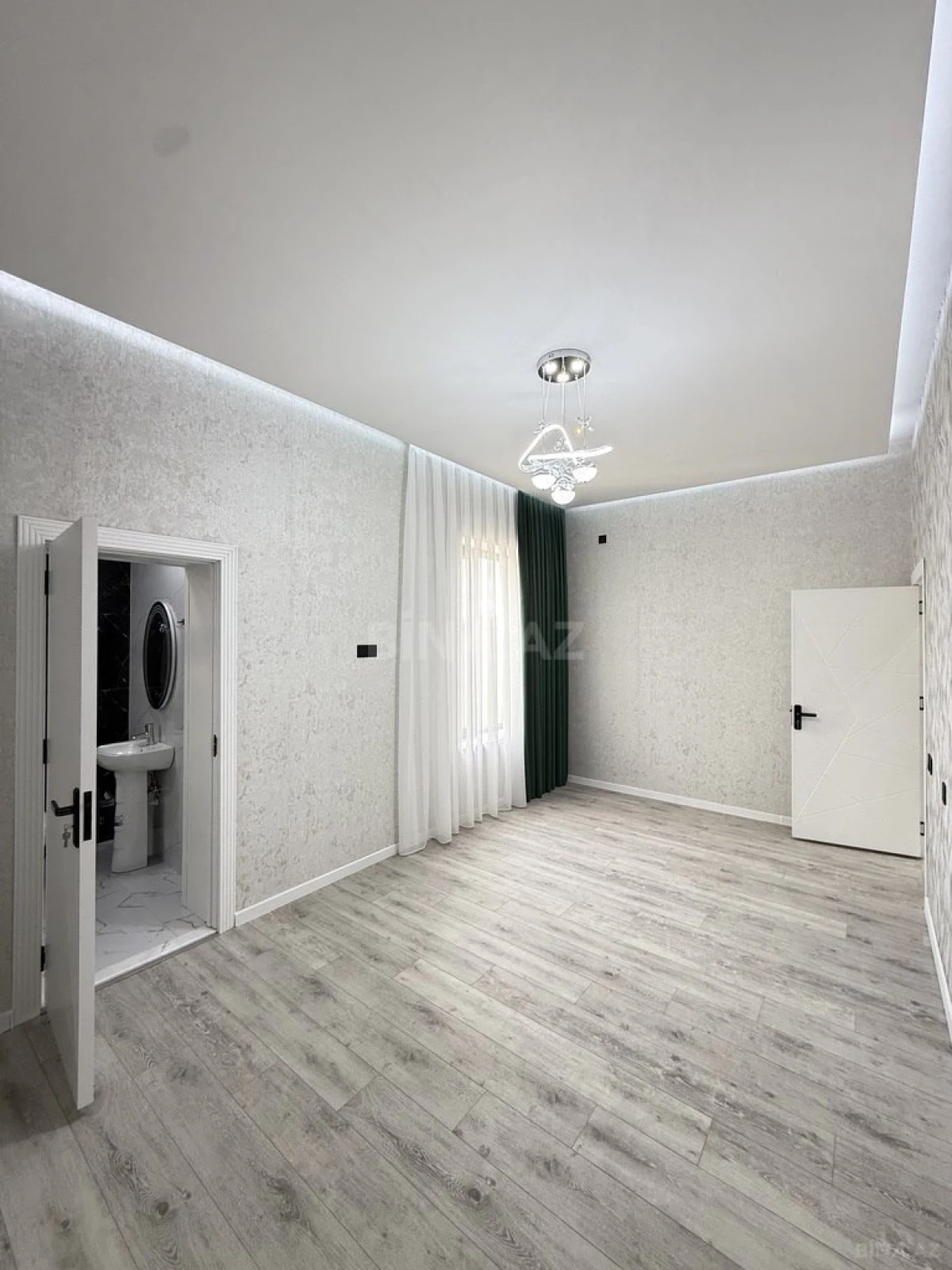 Satılır 4 otaqlı həyət evi 160 m²