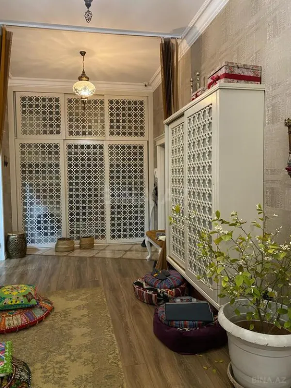 Satılır 4 otaqlı mənzil 157 m²