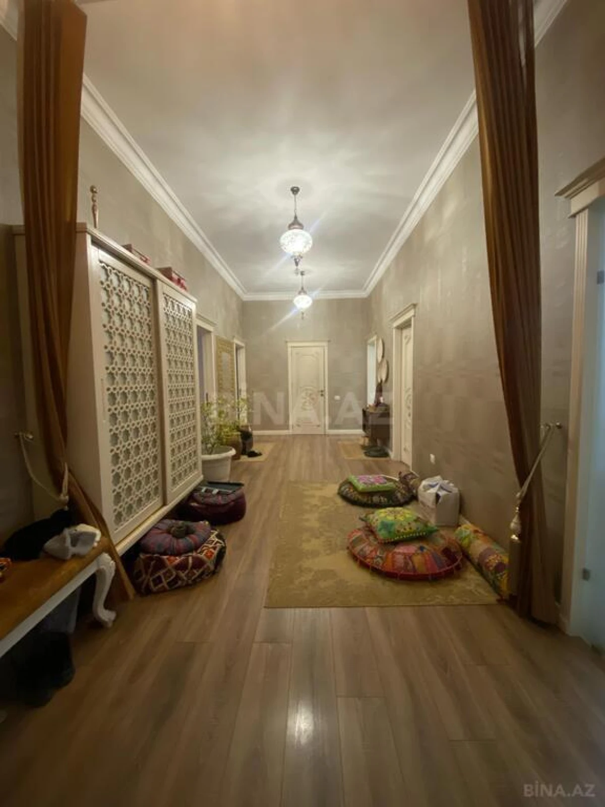 Satılır 4 otaqlı mənzil 157 m²