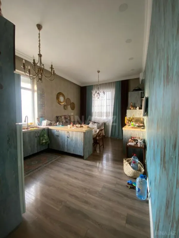 Satılır 4 otaqlı mənzil 157 m²