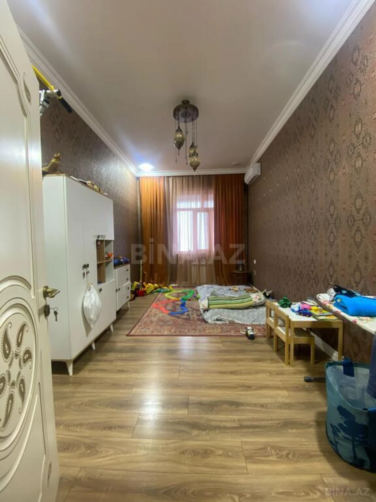 Satılır 4 otaqlı mənzil 157 m²