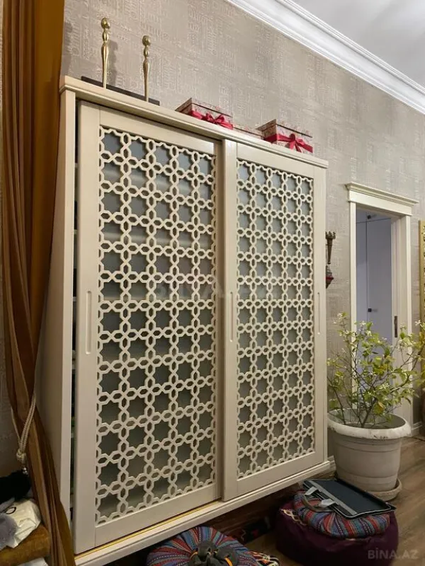 Satılır 4 otaqlı mənzil 157 m²