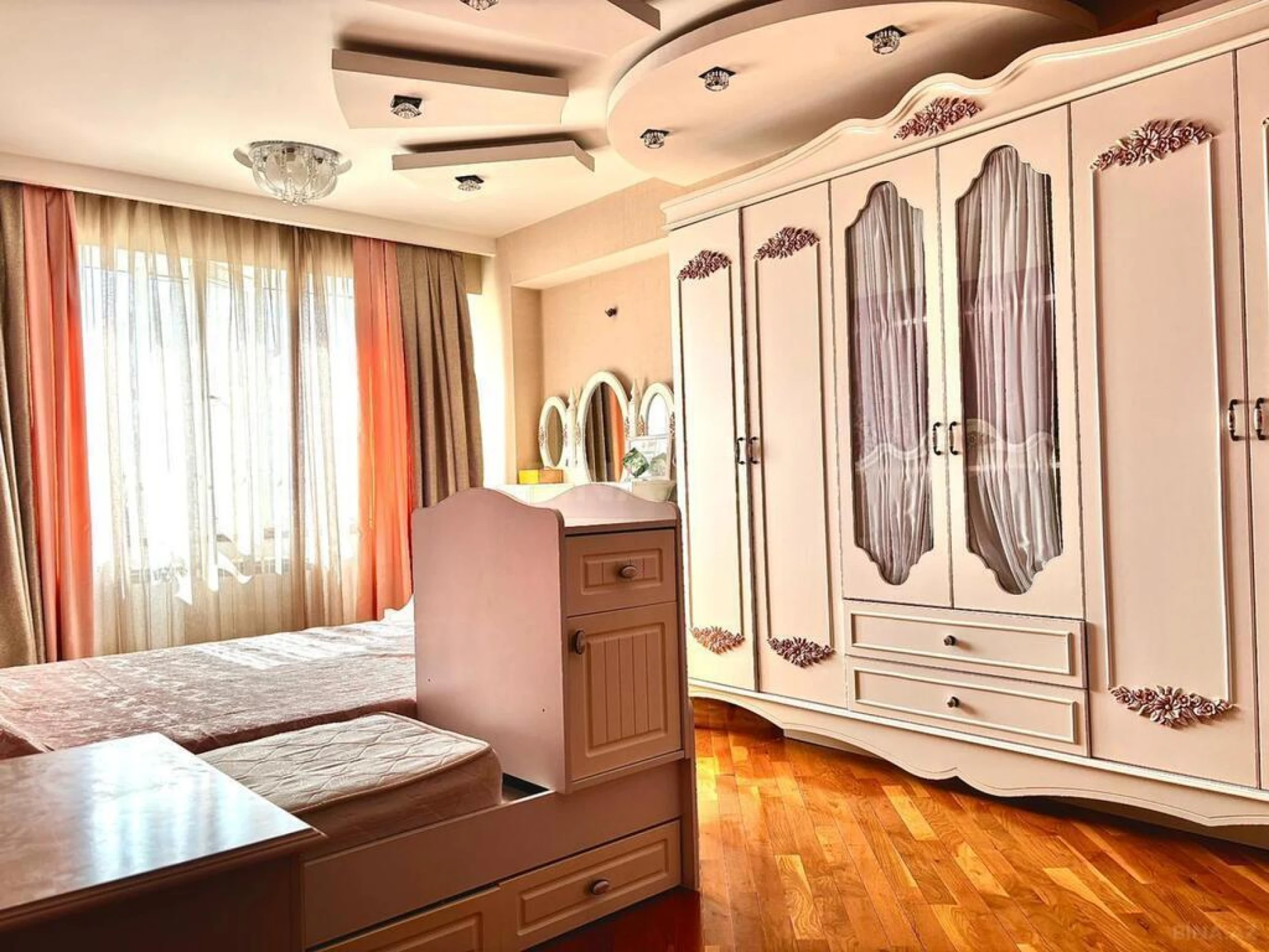 Satılır 3 otaqlı mənzil 90 m²