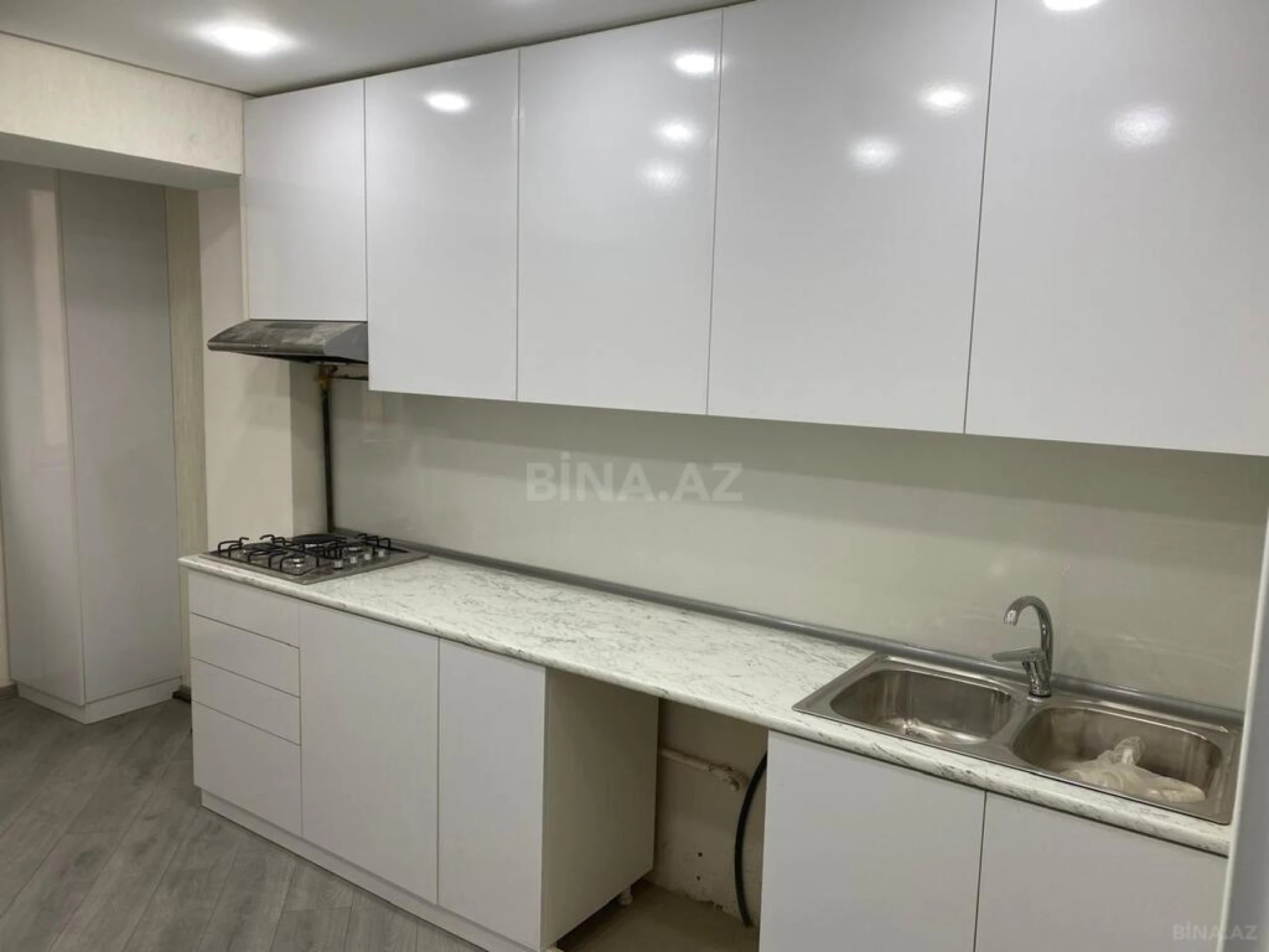 Satılır 2 otaqlı mənzil 70 m²