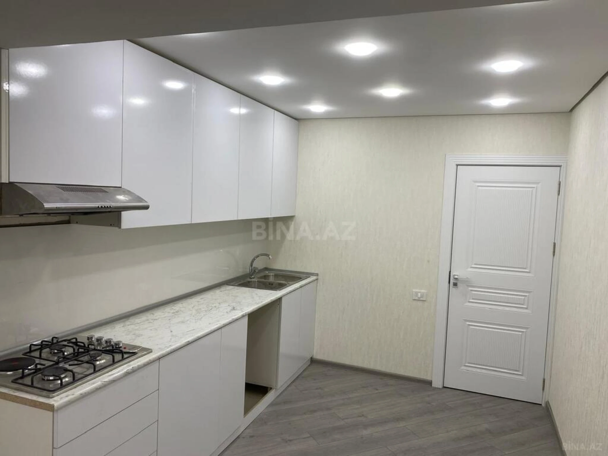 Satılır 2 otaqlı mənzil 70 m²