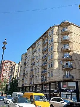 Satılır 3 otaqlı mənzil 150 m²