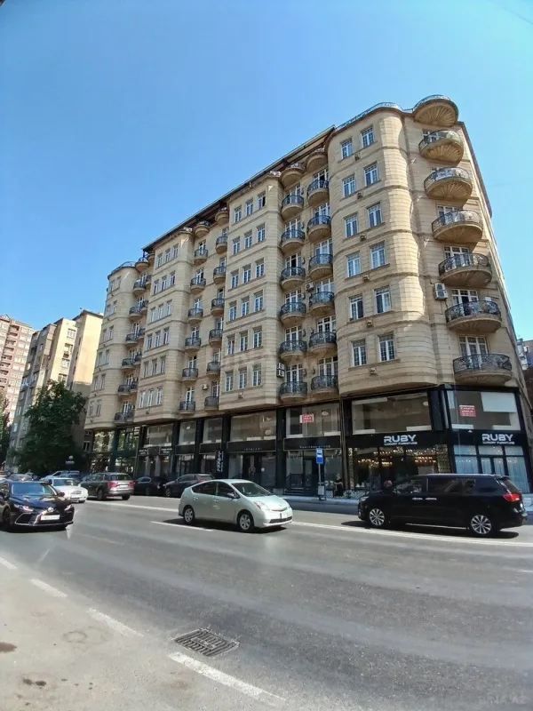 Satılır 3 otaqlı mənzil 150 m²