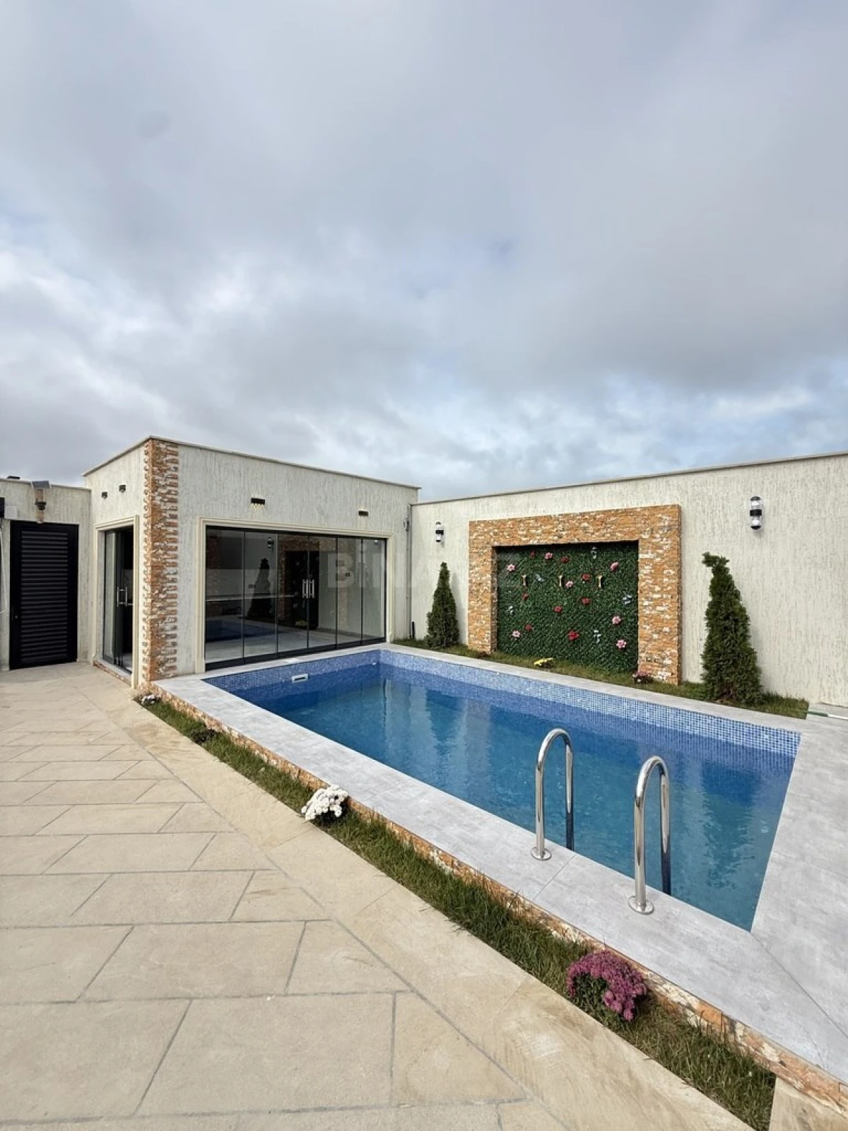 Satılır 4 otaqlı həyət evi 160 m²