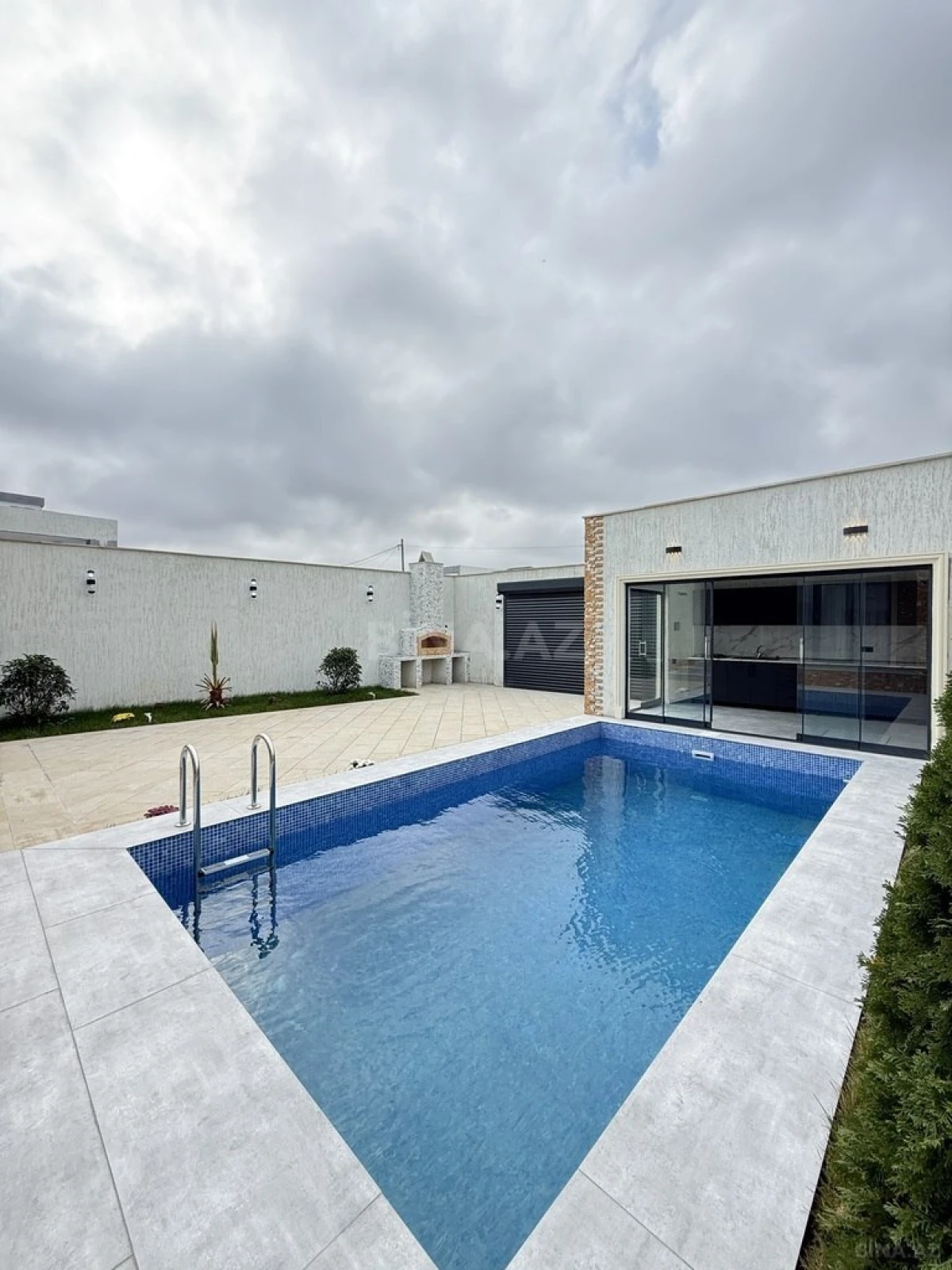 Satılır 4 otaqlı həyət evi 160 m²