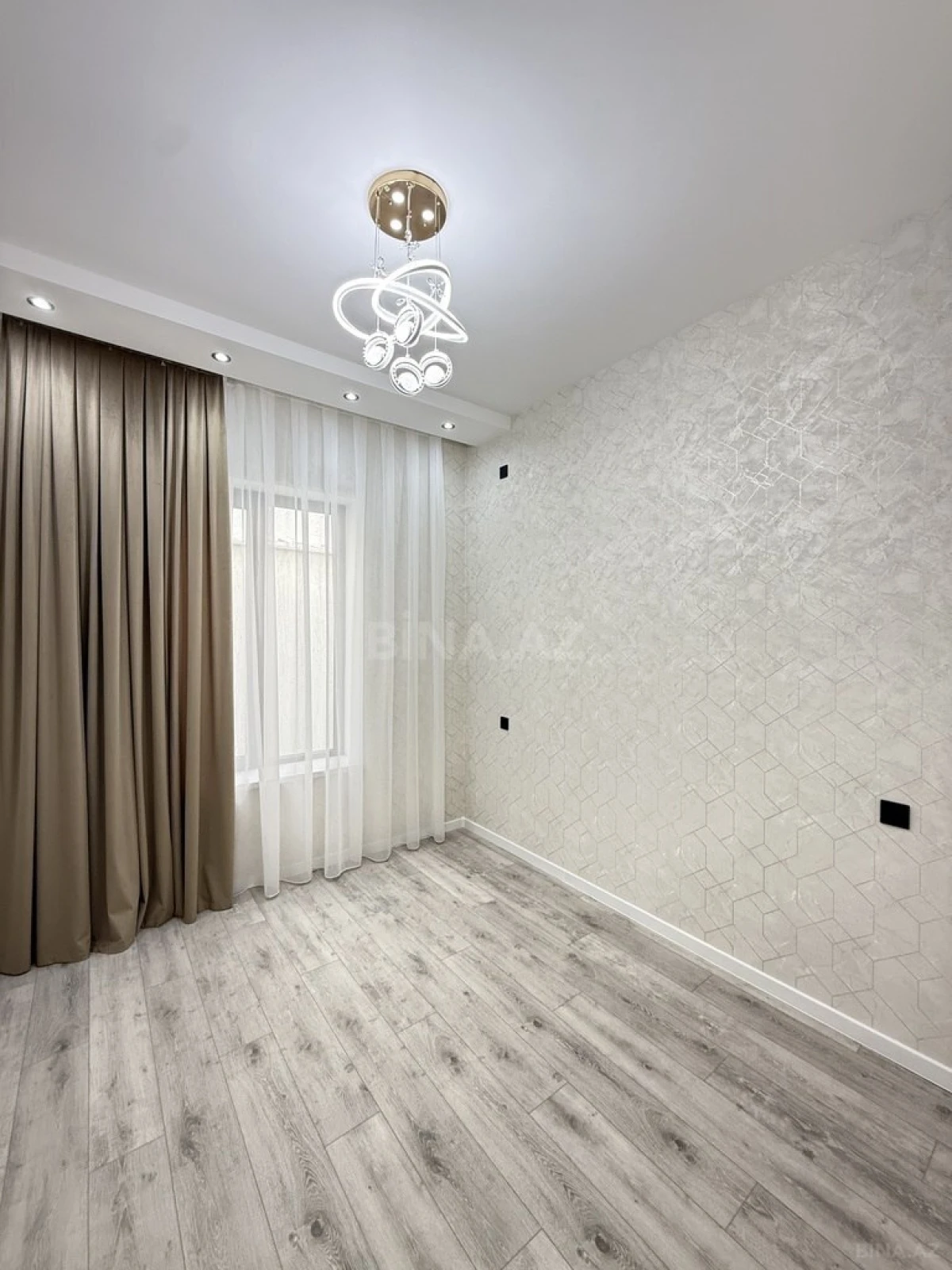 Satılır 4 otaqlı həyət evi 160 m²