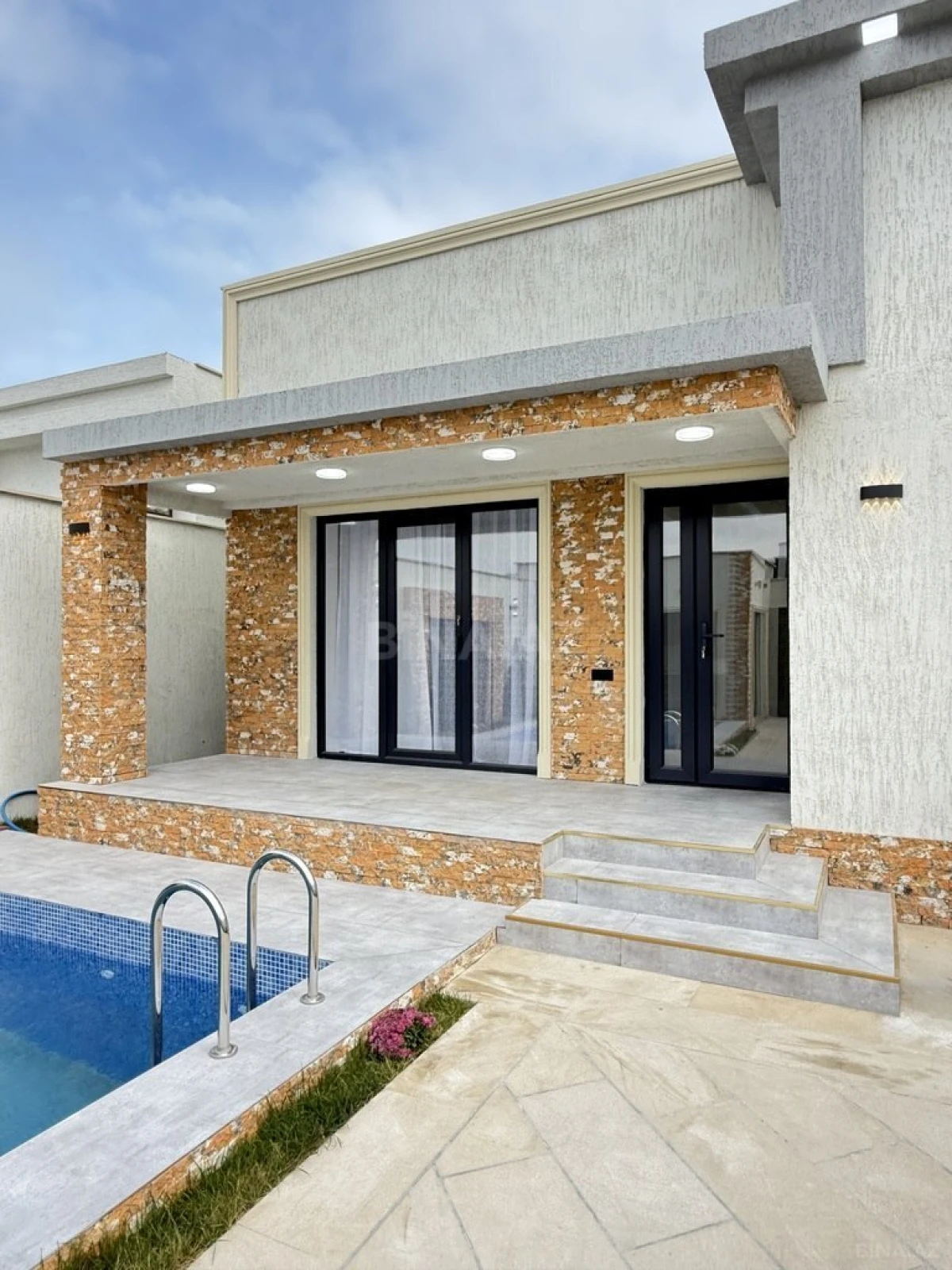 Satılır 4 otaqlı həyət evi 160 m²