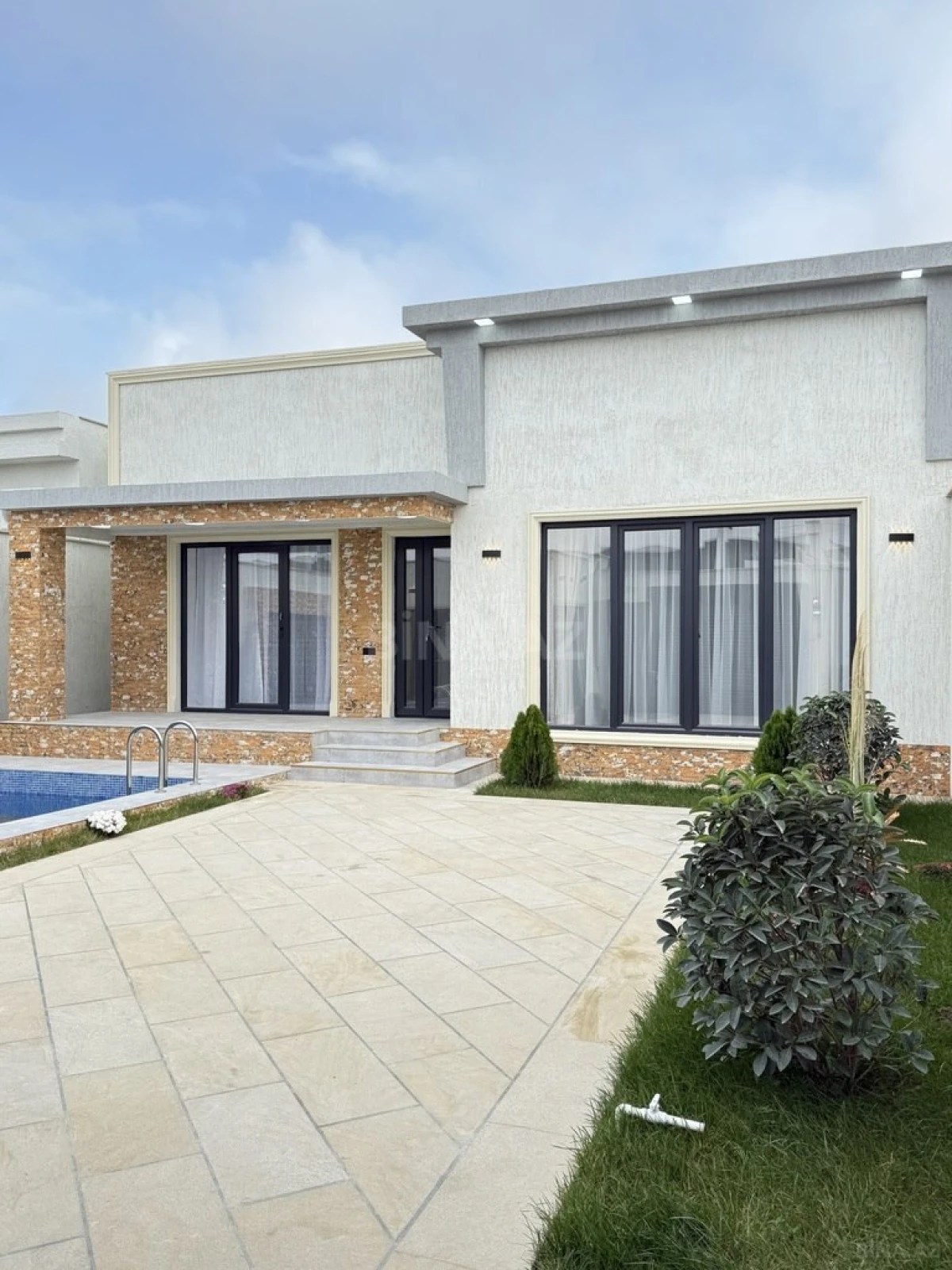 Satılır 4 otaqlı həyət evi 160 m²