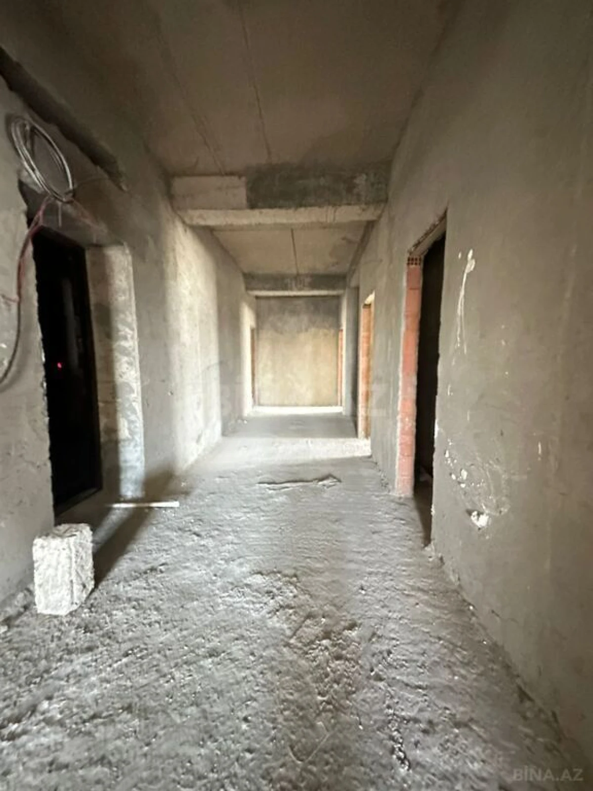 Satılır 5 otaqlı mənzil 206 m²