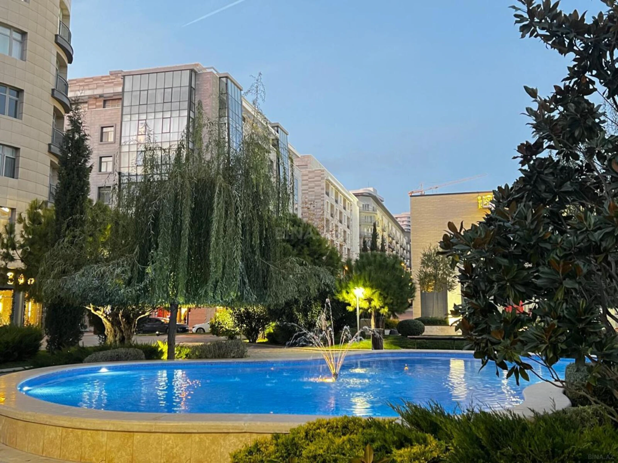 Satılır 5 otaqlı mənzil 206 m²