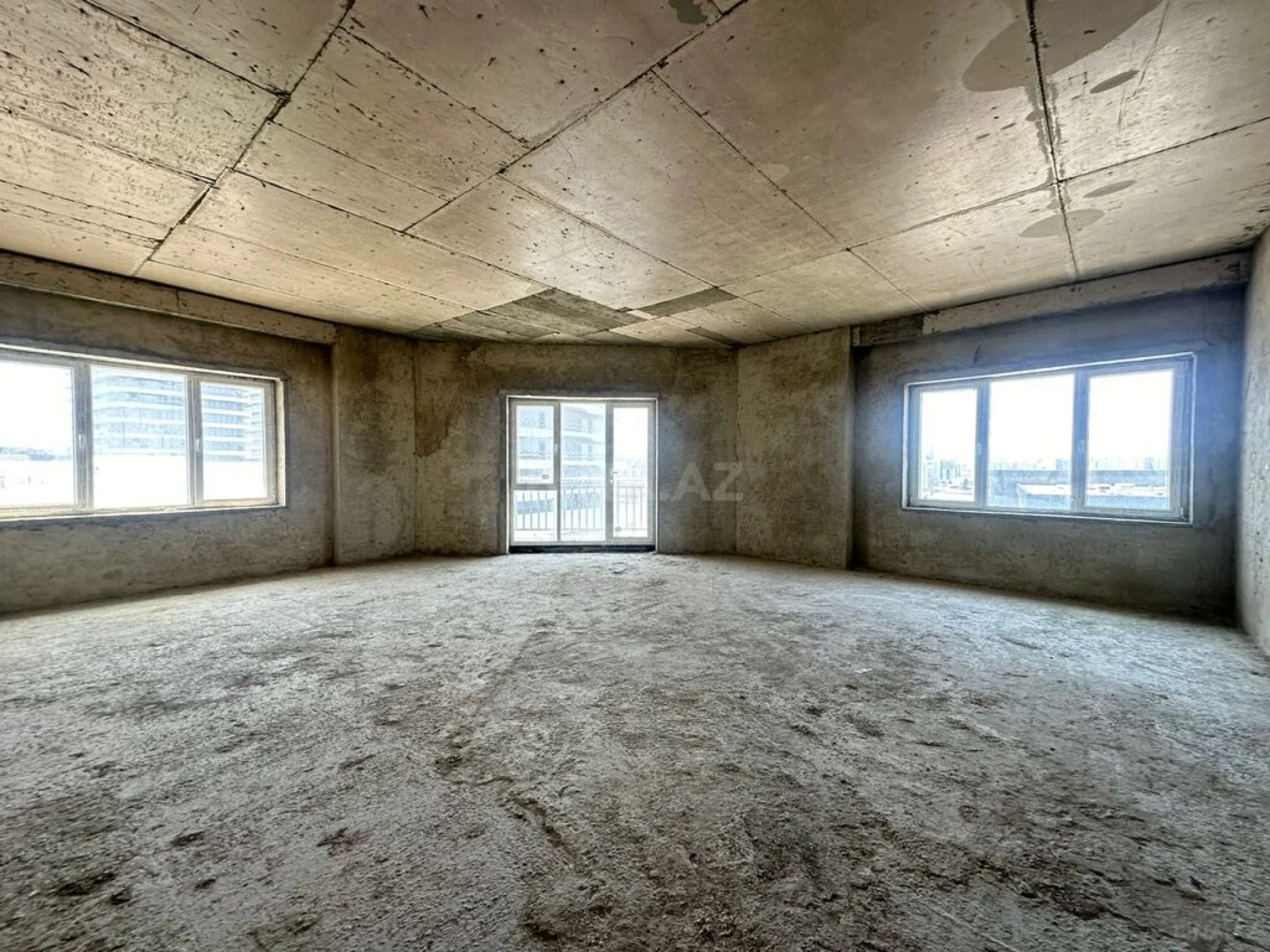 Satılır 5 otaqlı mənzil 206 m²