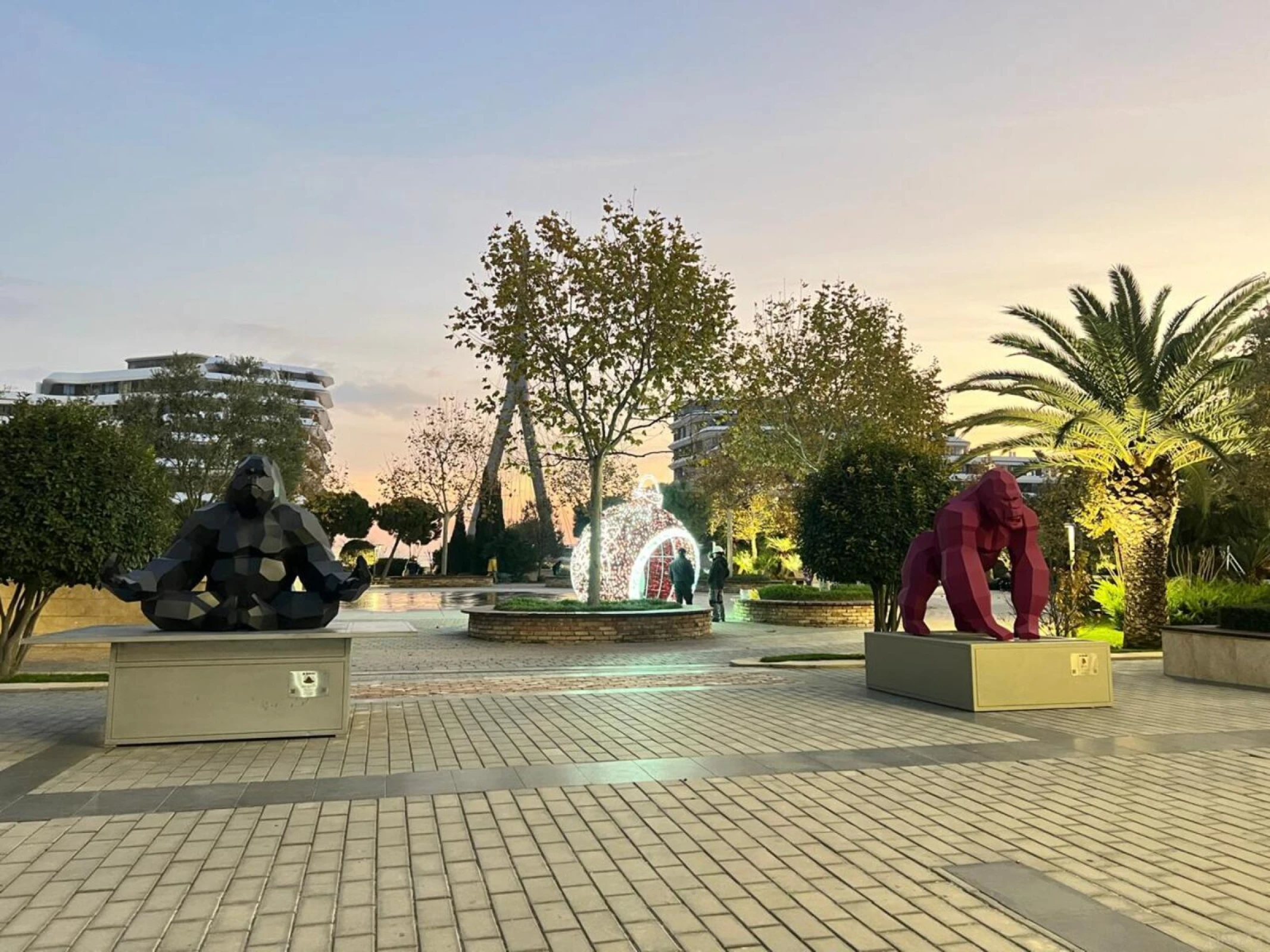 Satılır 5 otaqlı mənzil 206 m²