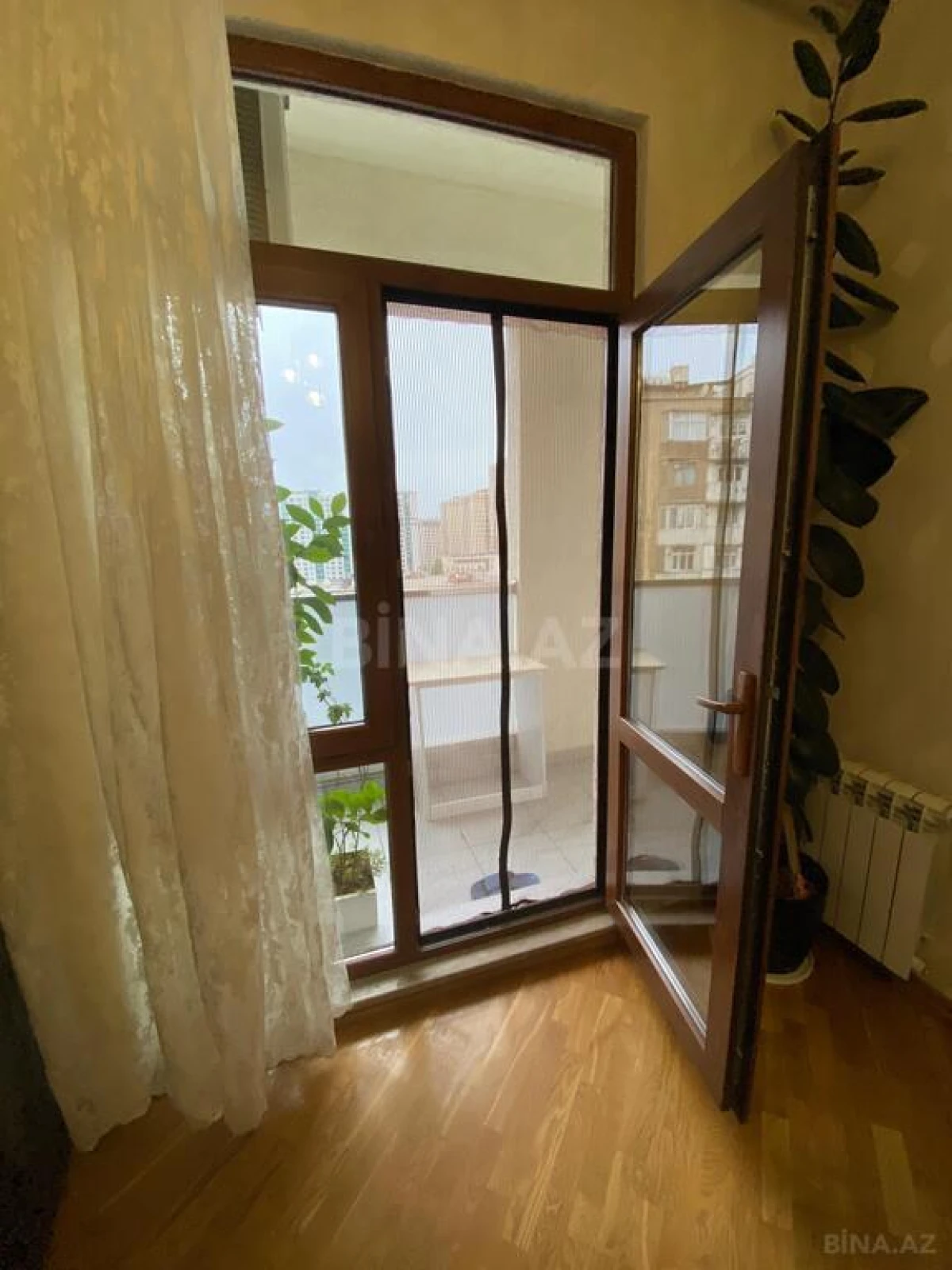 Satılır 3 otaqlı mənzil 120 m²