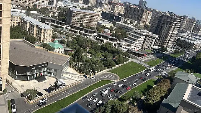 Kirayə verilir 6 otaqlı mənzil 400 m²