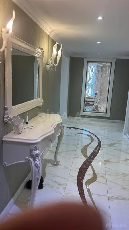 Kirayə verilir 6 otaqlı mənzil 400 m²