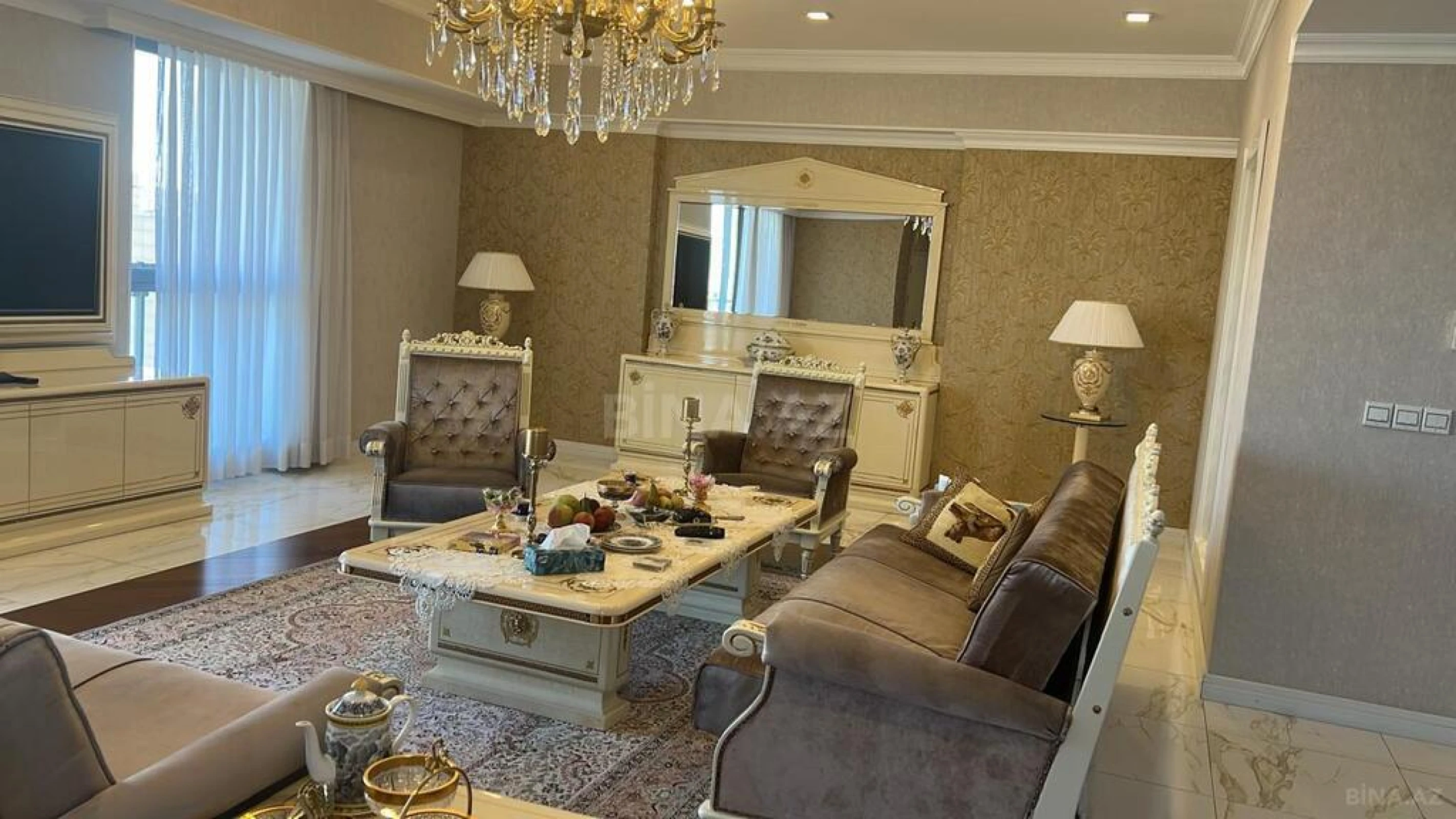 Kirayə verilir 6 otaqlı mənzil 400 m²