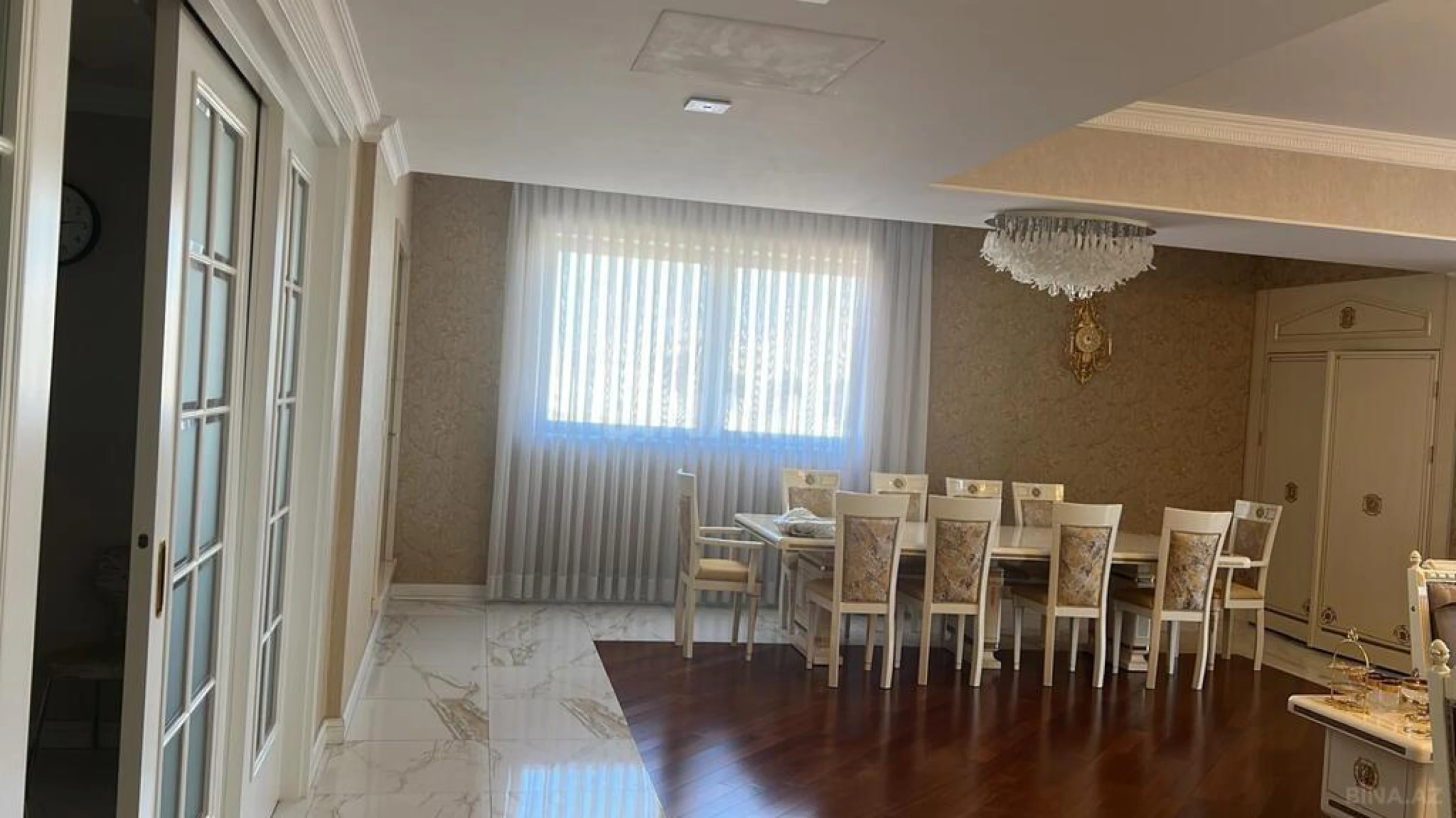 Kirayə verilir 6 otaqlı mənzil 400 m²