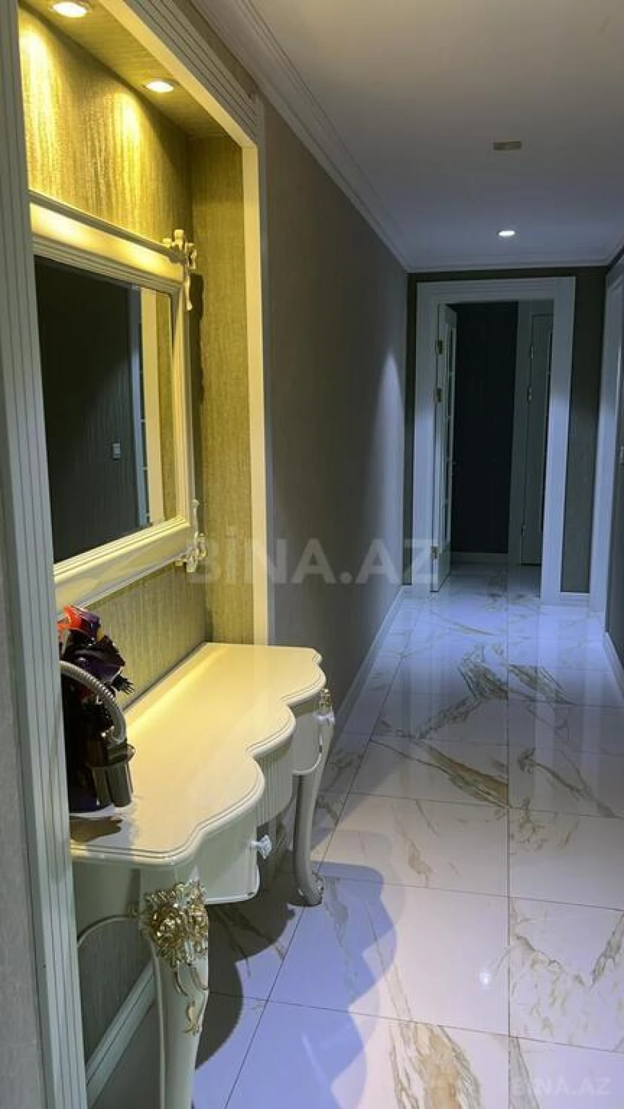 Kirayə verilir 6 otaqlı mənzil 400 m²