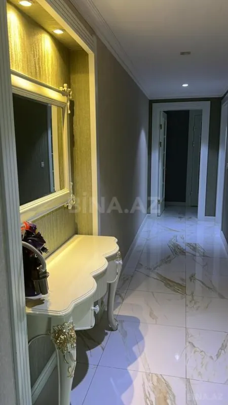 Kirayə verilir 6 otaqlı mənzil 400 m²