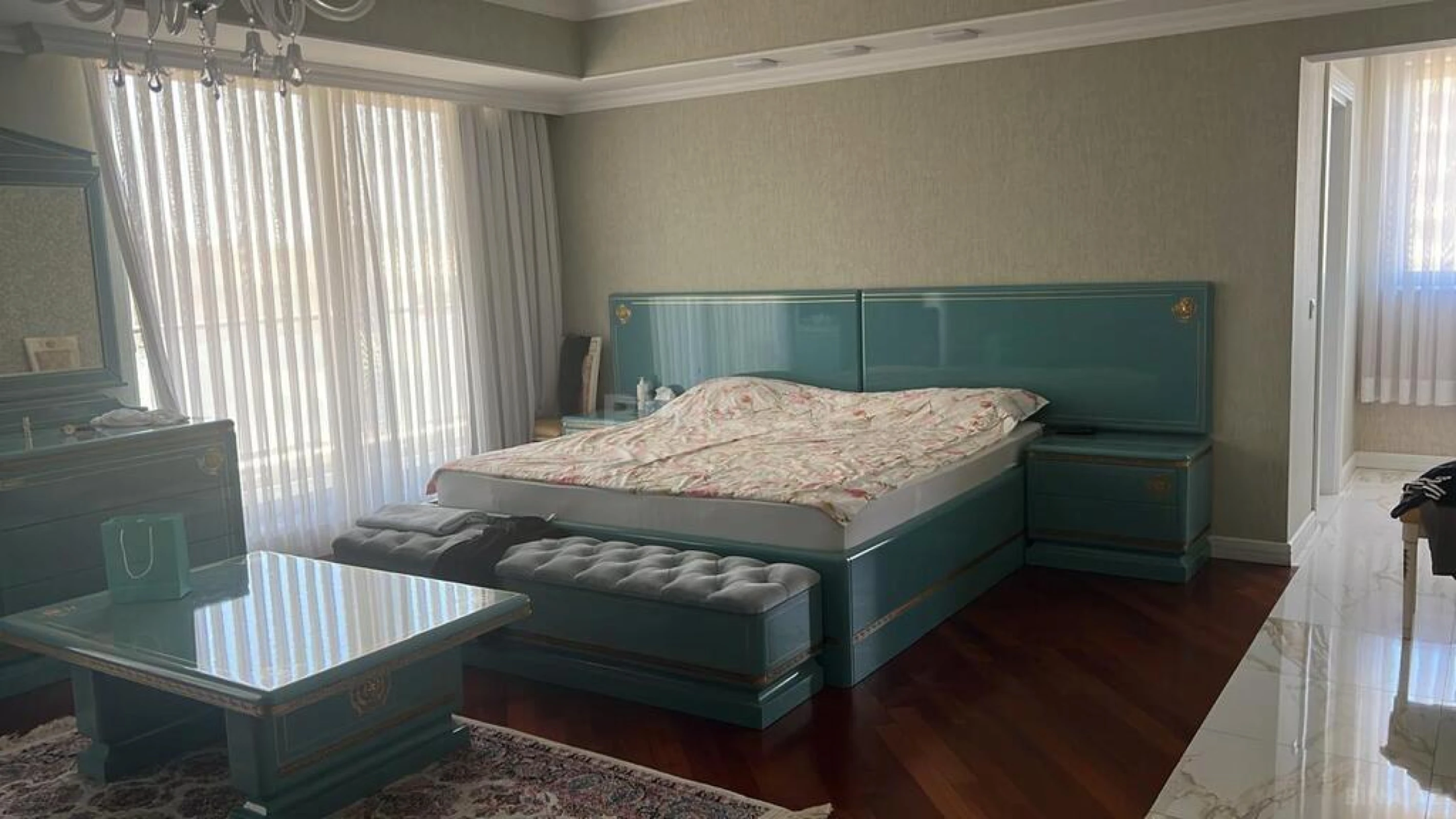 Kirayə verilir 6 otaqlı mənzil 400 m²