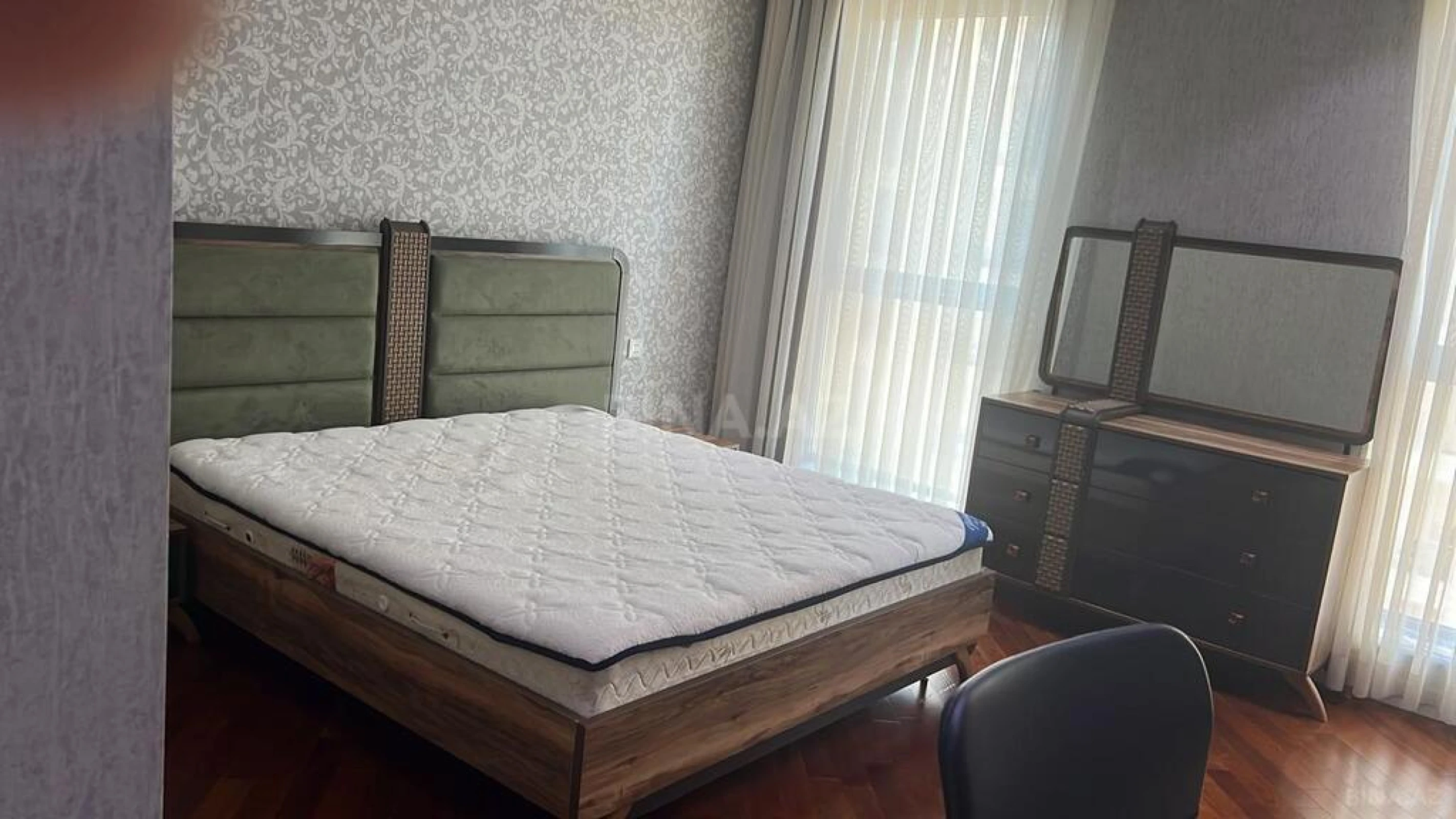 Kirayə verilir 6 otaqlı mənzil 400 m²