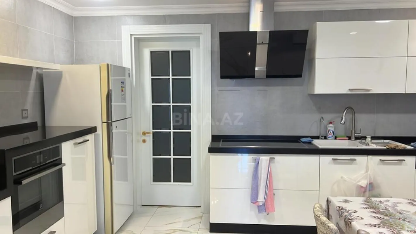 Kirayə verilir 6 otaqlı mənzil 400 m²