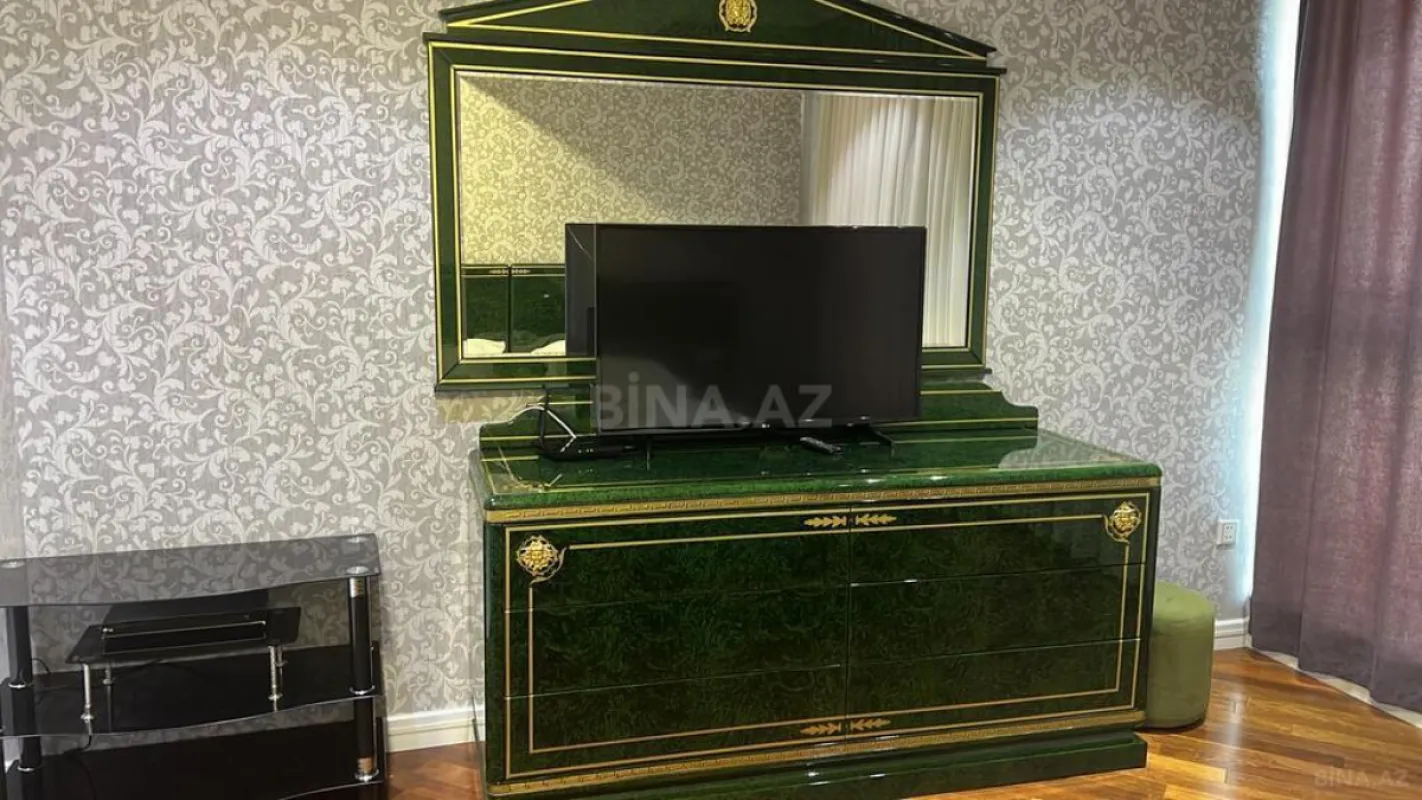 Kirayə verilir 6 otaqlı mənzil 400 m²