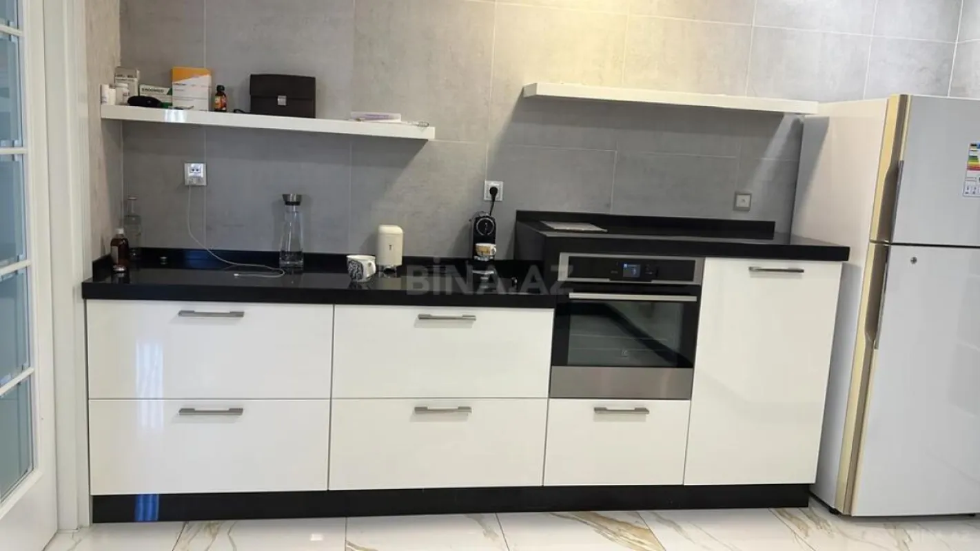 Kirayə verilir 6 otaqlı mənzil 400 m²