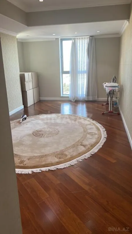 Kirayə verilir 6 otaqlı mənzil 400 m²