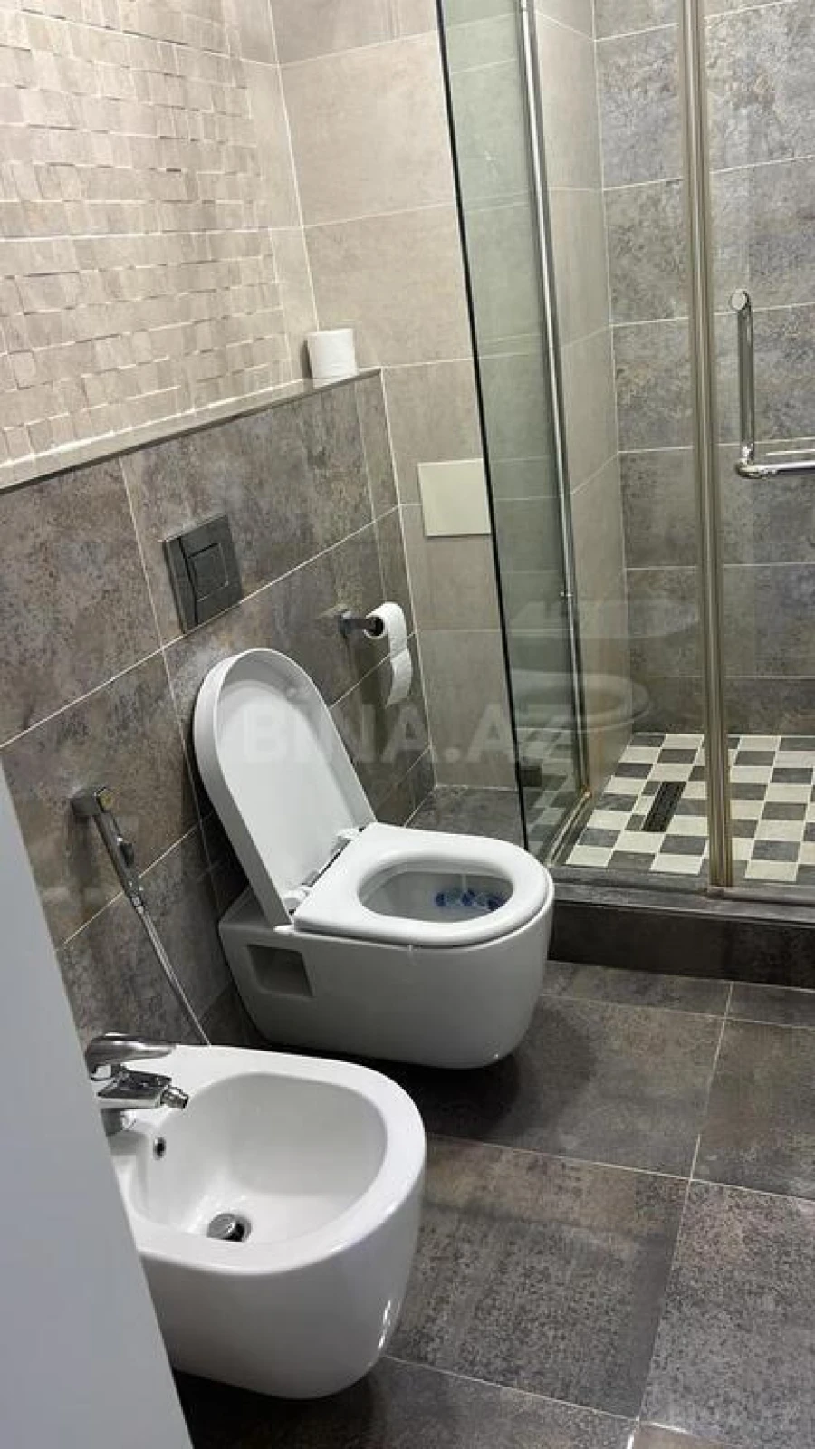 Kirayə verilir 6 otaqlı mənzil 400 m²