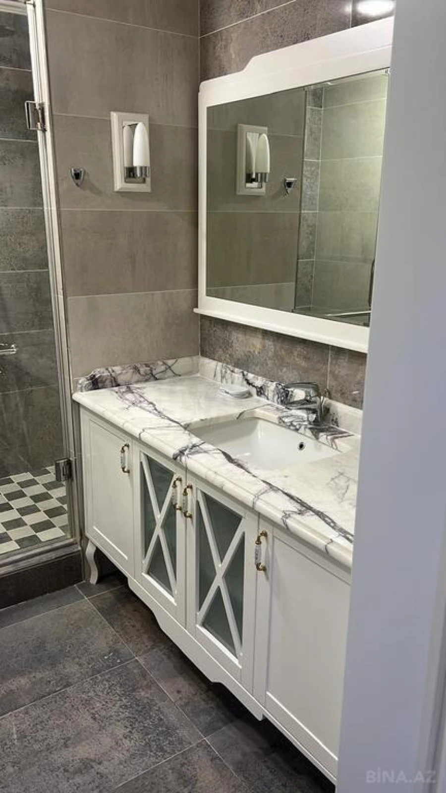 Kirayə verilir 6 otaqlı mənzil 400 m²