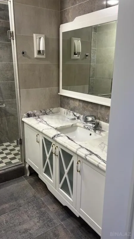 Kirayə verilir 6 otaqlı mənzil 400 m²