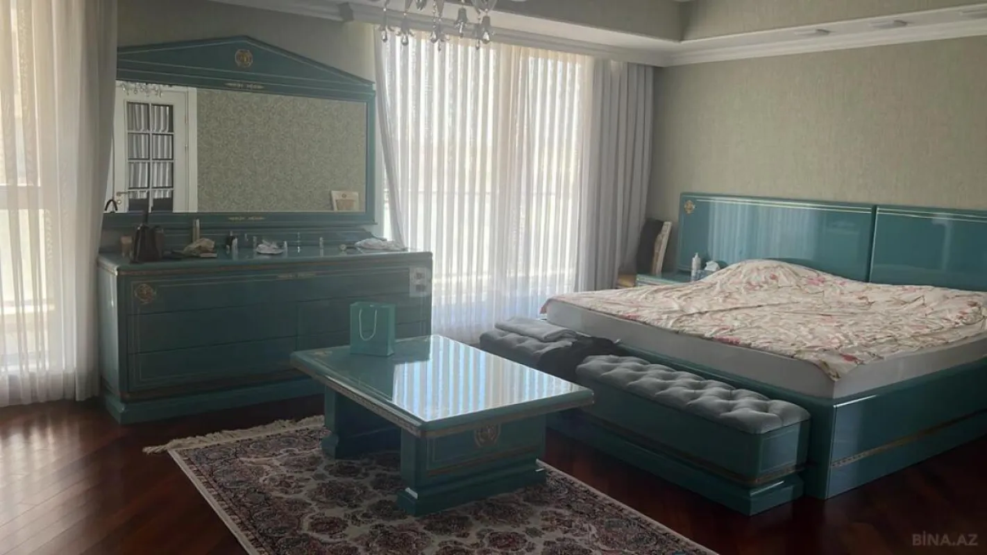 Kirayə verilir 6 otaqlı mənzil 400 m²