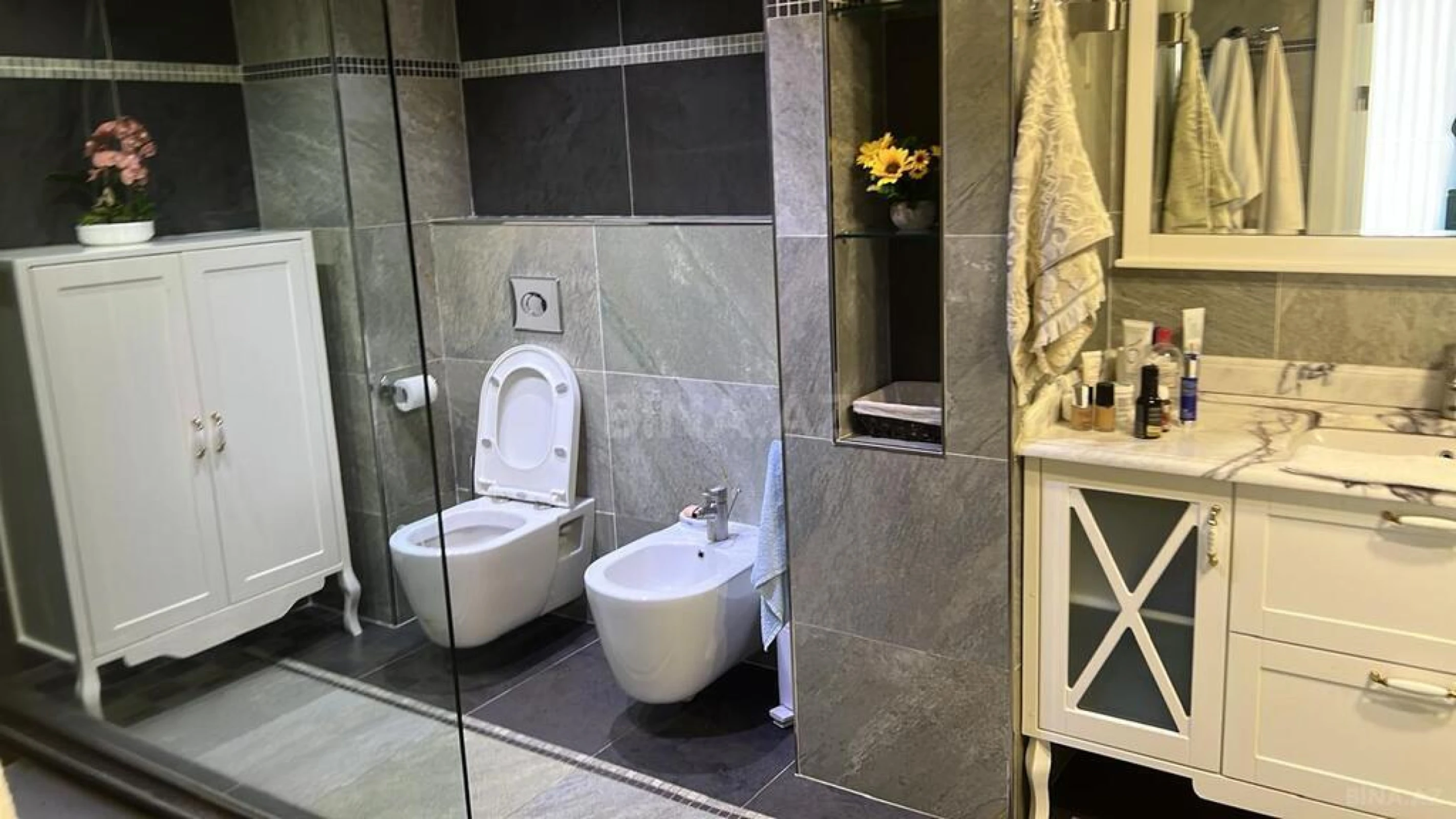 Kirayə verilir 6 otaqlı mənzil 400 m²