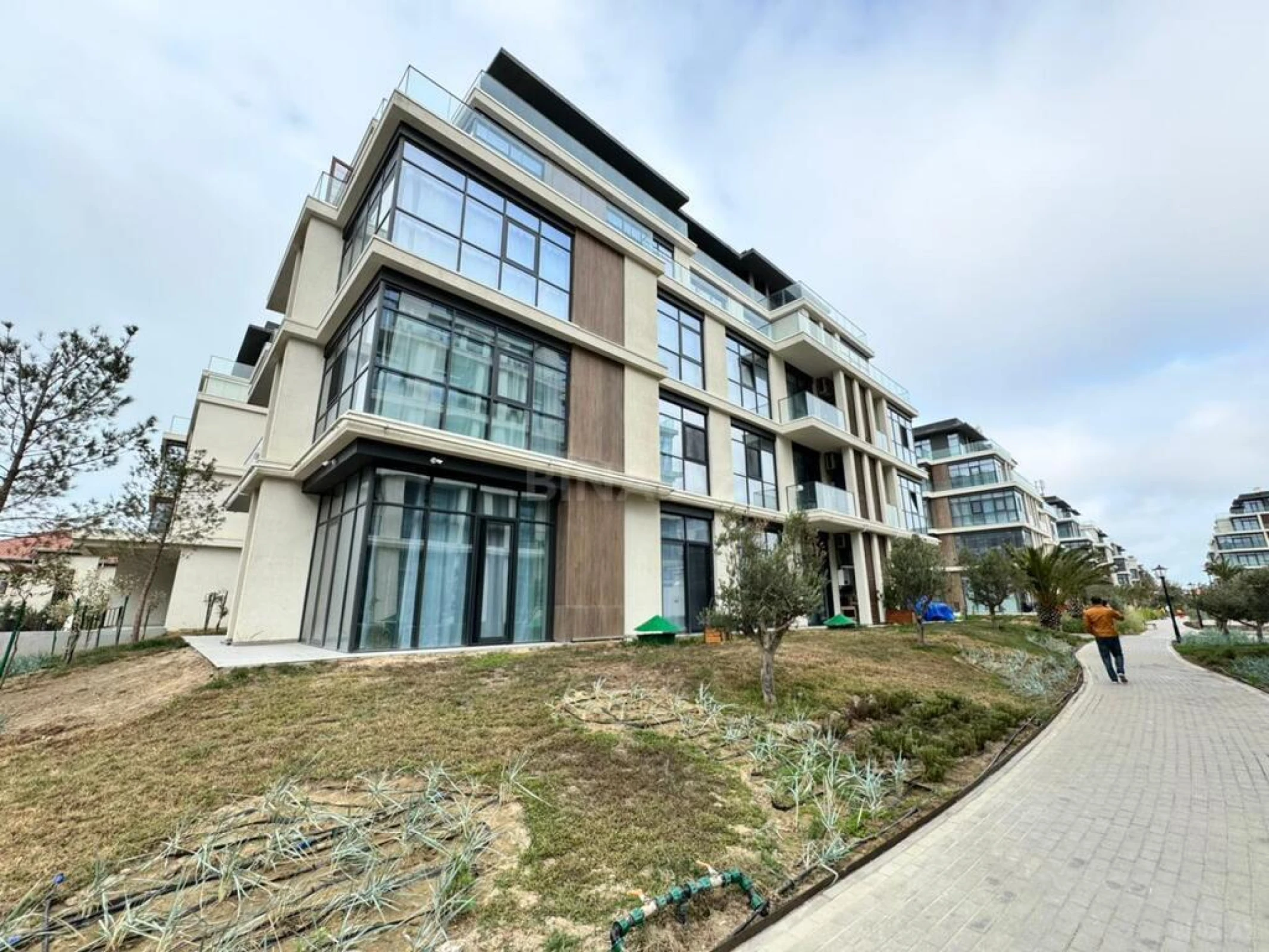 Satılır 1 otaqlı mənzil 58 m²