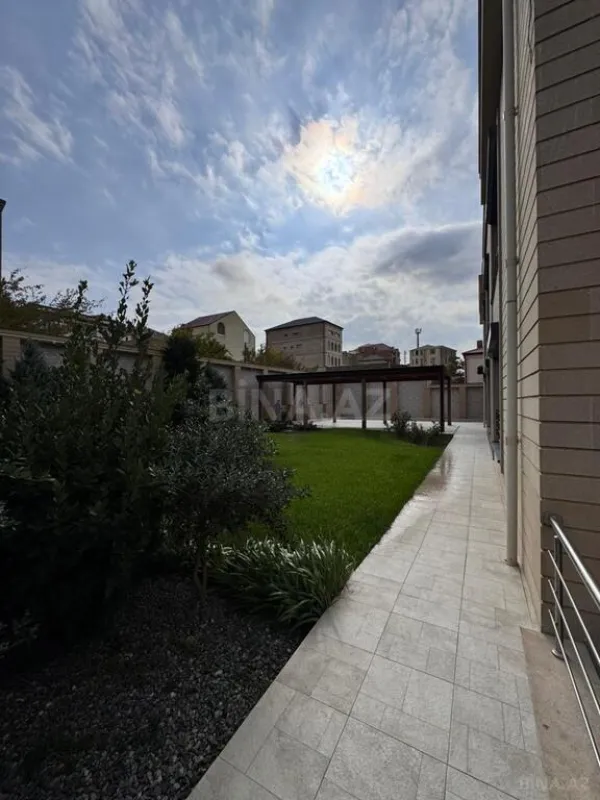 Satılır 10 otaqlı həyət evi 1100 m²