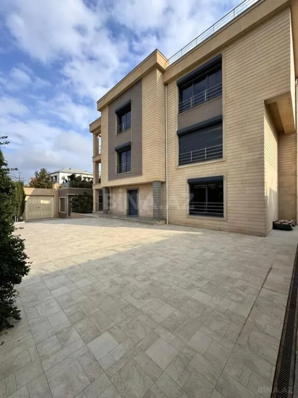 Satılır 10 otaqlı həyət evi 1100 m²